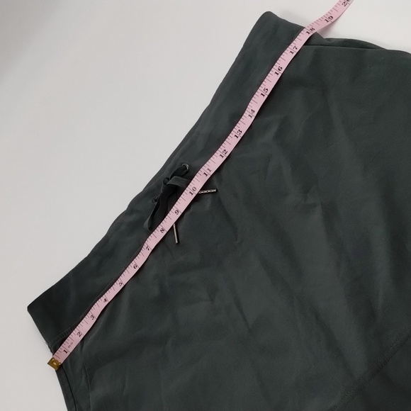 GAIAM green large athletic skort with pockets and underside shorts - Picture 4 of 9